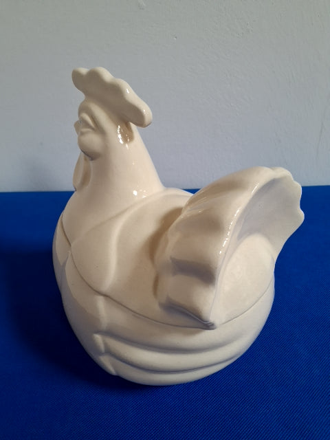 Æggehøne i keramik